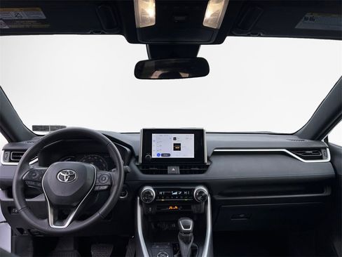 Used 2025 Toyota RAV4 SE image 25