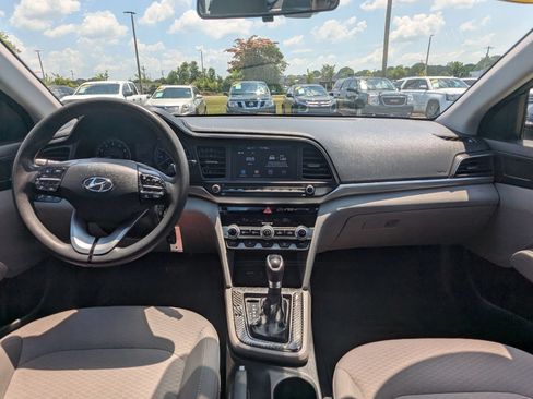 Used 2020 Hyundai Elantra SEL FWD image 14