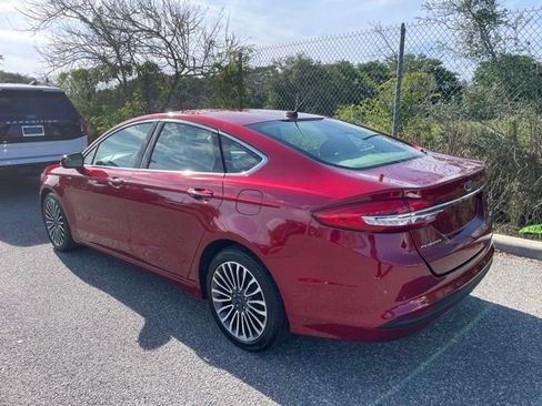 Used 2017 Ford Fusion SE w/ Fusion SE Technology Package FWD image 10