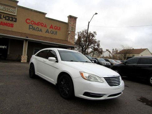 Used 2014 Chrysler 200 LX FWD image 2