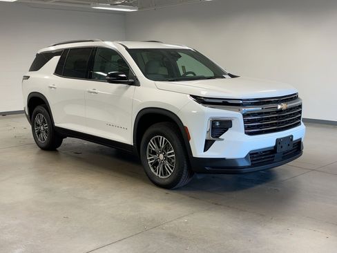 New 2025 Chevrolet Traverse LT image 6