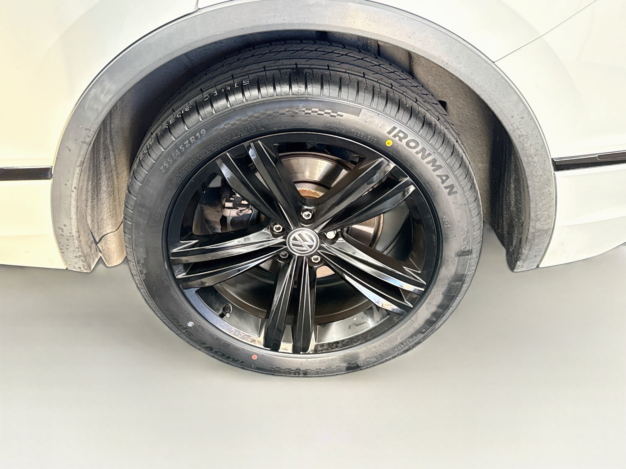 Used 2019 Volkswagen Tiguan SEL Premium R-Line FWD image 11