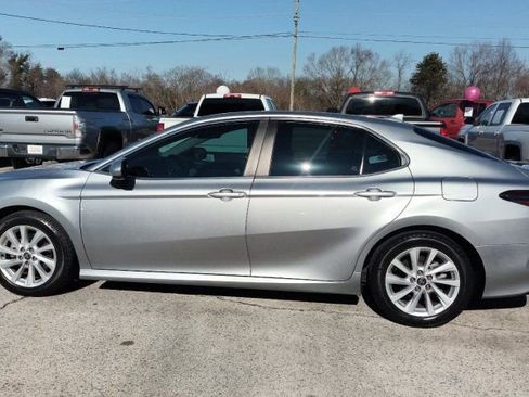 Used 2022 Toyota Camry LE image 2