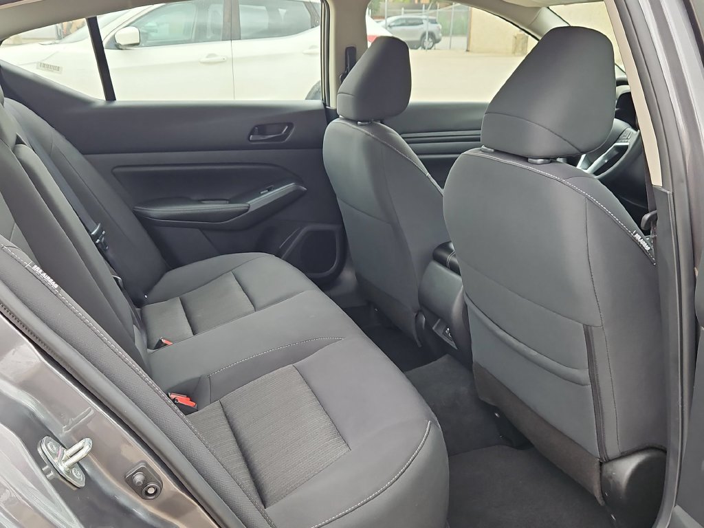 Used 2025 Nissan Altima 2.5 SV FWD image 30