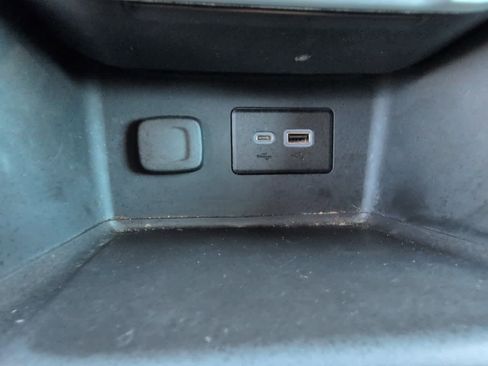 Used 2022 GMC Acadia SLE w/ GMC Pro Grade Package image 28