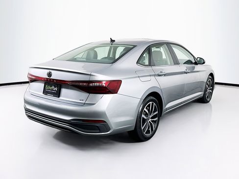 Used 2025 Volkswagen Jetta SE image 9