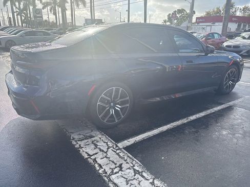 Used 2023 BMW 740i image 10