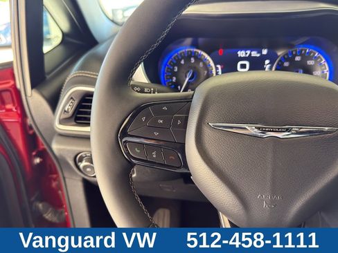 Used 2025 Chrysler Pacifica Limited FWD image 20