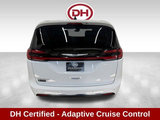 Used 2023 Chrysler Pacifica Touring-L FWD image 11