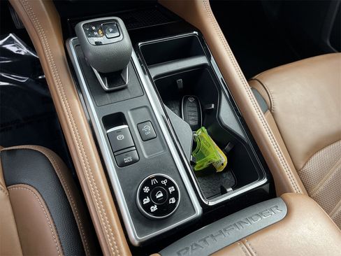 Certified 2024 Nissan Pathfinder Platinum w/ Cargo Package image 19