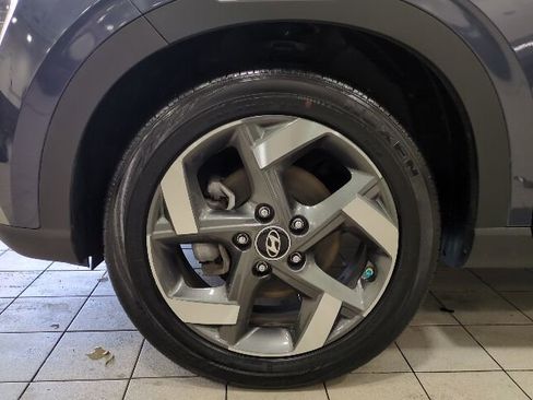 Used 2023 Hyundai Venue Limited w/ Cargo Package FWD image 18
