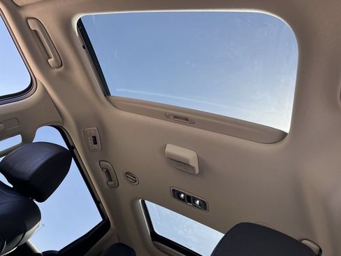 Used 2026 Kia Carnival SX Prestige FWD image 22