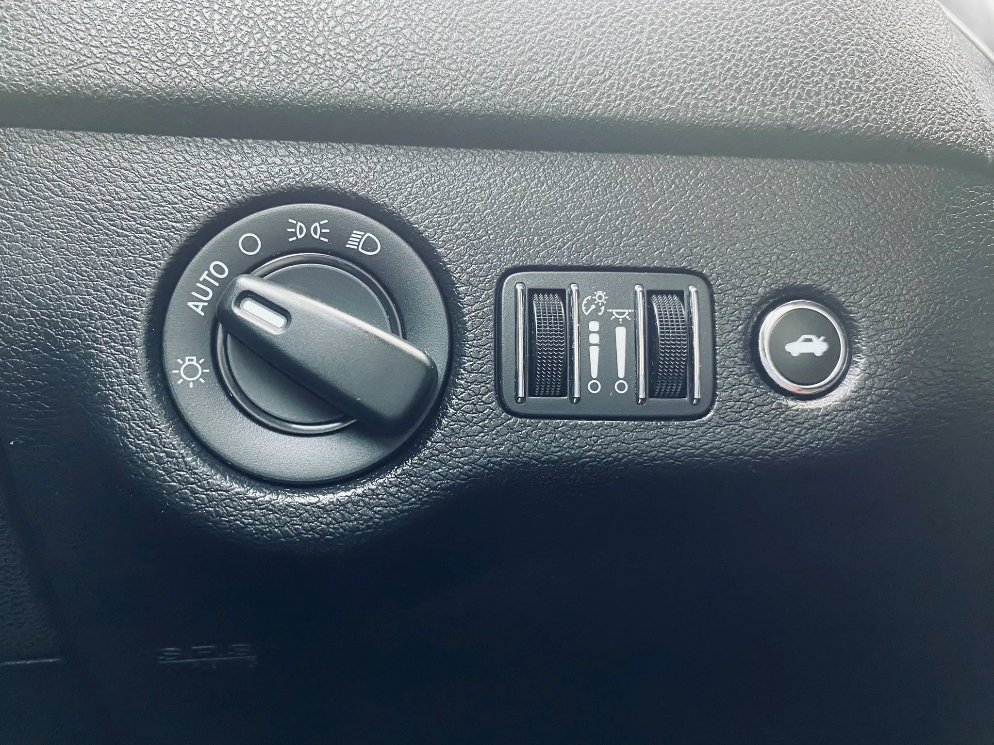 Used 2021 Dodge Charger SXT RWD image 22