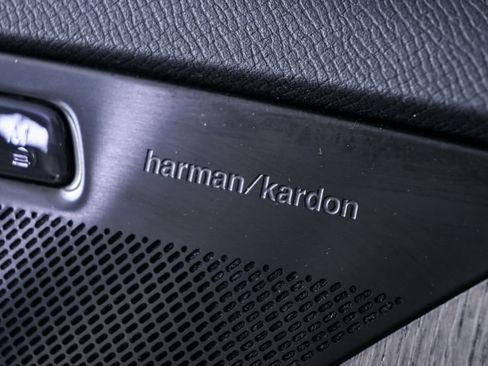 Used 2024 Volvo XC90 B6 Plus w/ Protection Package Premier image 9