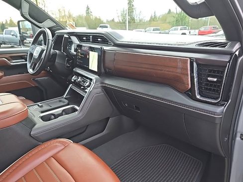 Used 2025 GMC Sierra 3500 Denali Ultimate image 37