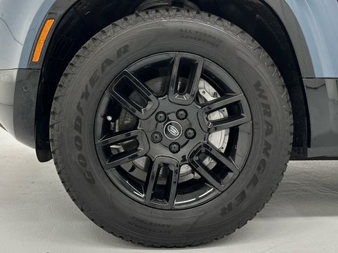 Used 2023 Land Rover Defender 110 X-Dynamic SE AWD/4WD image 9