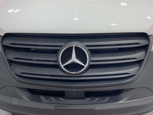 Used 2025 Mercedes-Benz Sprinter 2500 image 13