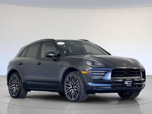 Certified 2026 Porsche Macan AWD/4WD image 10