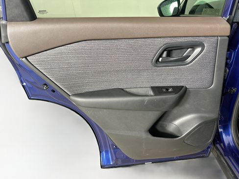 Used 2023 Nissan Rogue S image 25