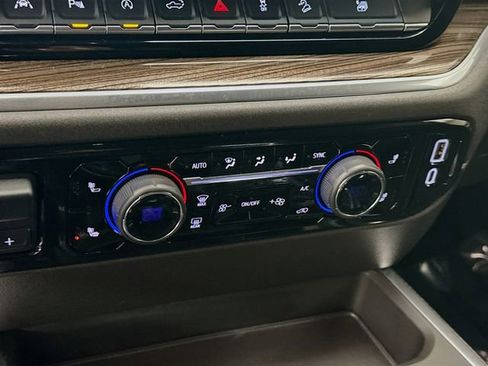 Used 2025 Chevrolet Silverado 1500 LT Trail Boss w/ Convenience Package II AWD/4WD image 17