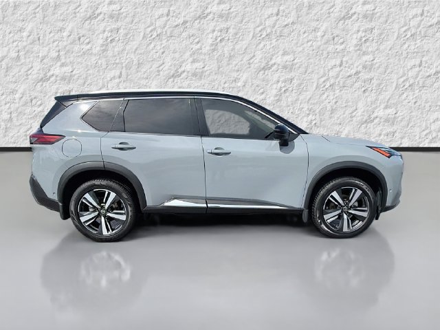 Used 2021 Nissan Rogue Platinum FWD image 2