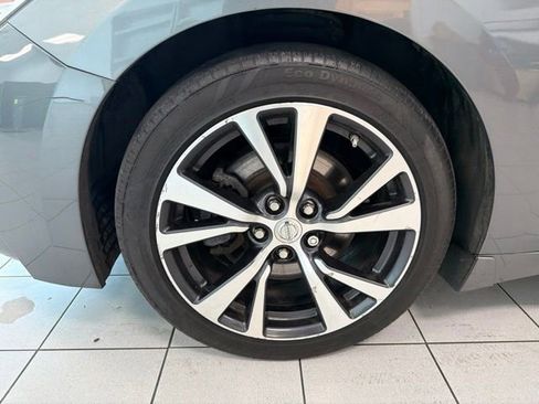 Used 2017 Nissan Maxima 3.5 SV FWD image 11