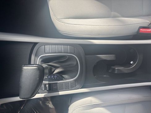 Used 2025 Hyundai Kona SEL image 42