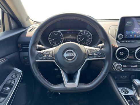 Used 2025 Nissan Sentra SR FWD image 18