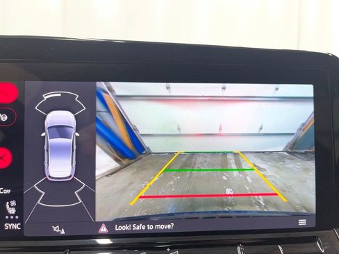 Certified 2024 Volkswagen Golf R 2.0T image 19