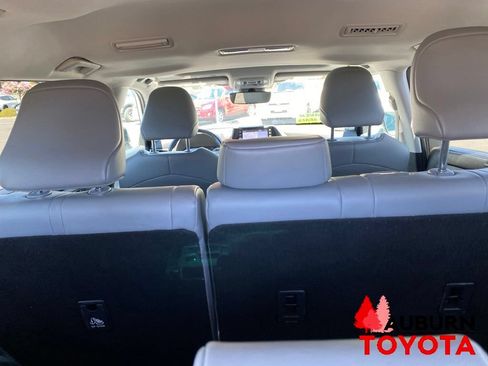 Used 2022 Toyota Highlander XLE AWD/4WD image 14