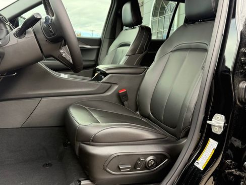 New 2025 Jeep Grand Cherokee Limited w/ Black Appearance Package image 2