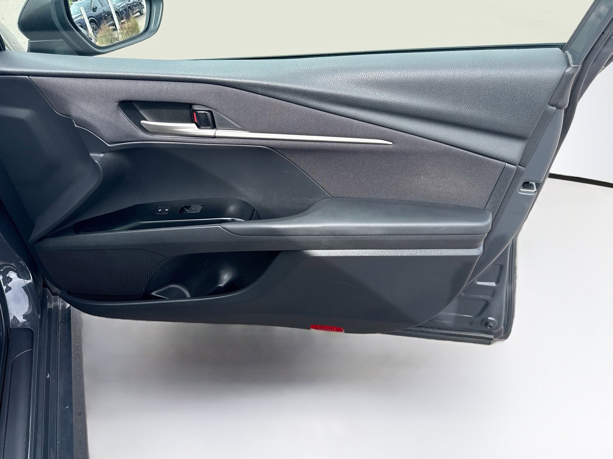 Used 2025 Toyota Camry LE FWD image 33