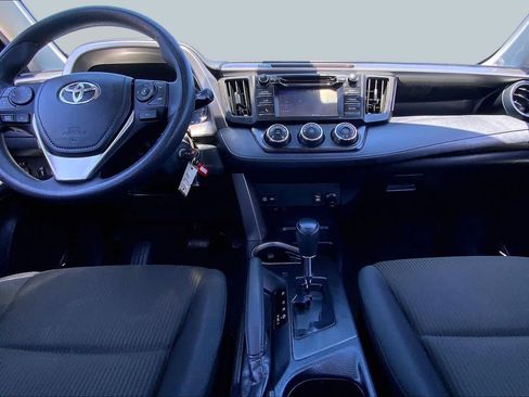 Used 2018 Toyota RAV4 LE FWD image 15