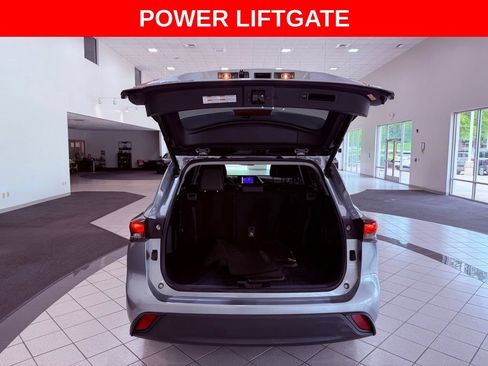Used 2023 Toyota Highlander XLE FWD image 7