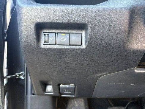 Used 2021 Toyota RAV4 LE AWD/4WD image 20
