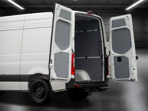 Used 2025 Mercedes-Benz Sprinter 2500 image 18
