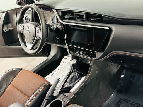 Used 2018 Toyota Corolla SE FWD image 8
