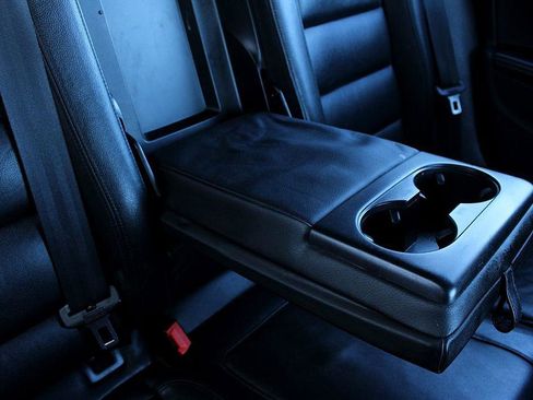 Used 2013 Volkswagen Golf R w/Sunroof & Navi image 27