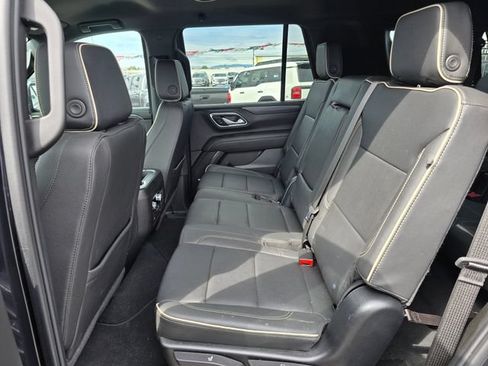 Used 2024 GMC Yukon SLT w/ SLT Luxury Package AWD/4WD image 17