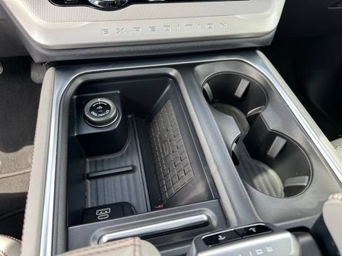 Used 2025 Ford Expedition Active AWD/4WD image 28