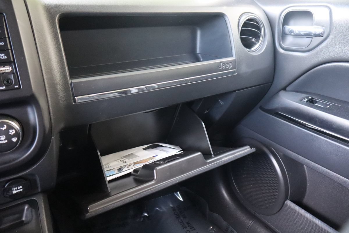 Used 2015 Jeep Patriot Limited w/ Sun/Sound Group FWD image 36