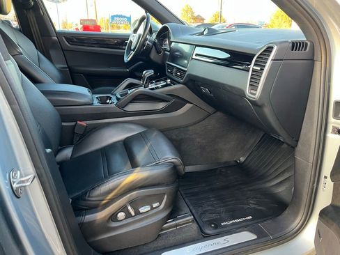 Used 2020 Porsche Cayenne S image 16
