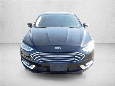Used 2017 Ford Fusion SE image 2