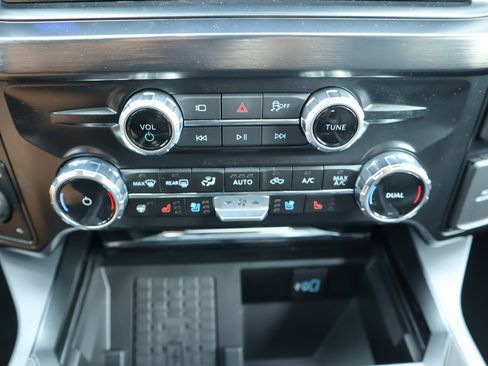 New 2026 Ford F250 Lariat w/ Black Appearance Package image 7