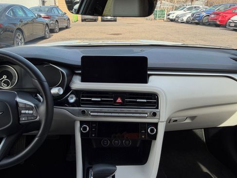 Used 2025 Genesis G70 2.5T image 20