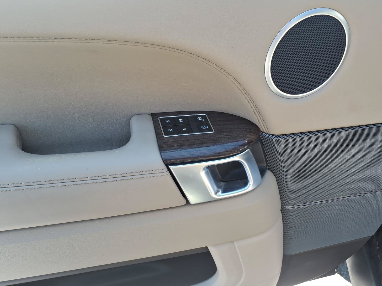 Used 2015 Land Rover Range Rover Sport HSE AWD/4WD image 7