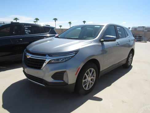 Used 2024 Chevrolet Equinox LT FWD image 1