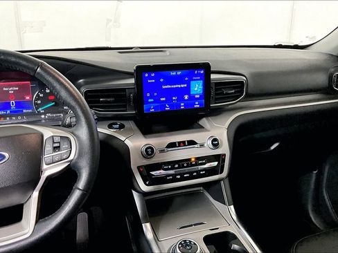 Used 2023 Ford Explorer XLT w/ Equipment Group 202A image 6