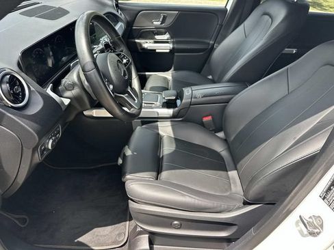 Used 2022 Mercedes-Benz GLB 250 4MATIC image 18