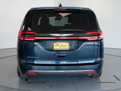 Used 2024 Chrysler Pacifica Touring-L FWD image 6